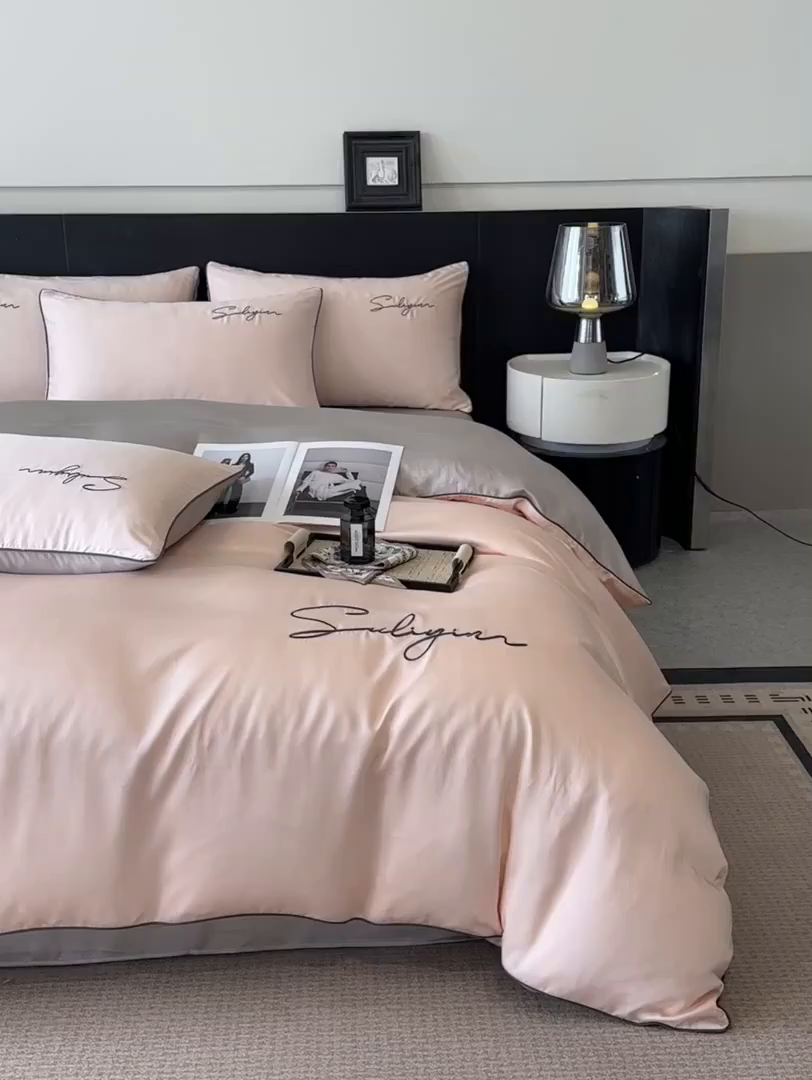 91家纺网 家纺一手货源 找家纺 美澳家纺 2026新款凉感水洗冰丝真丝刺绣双拼单被套四件套 蜜桃灰