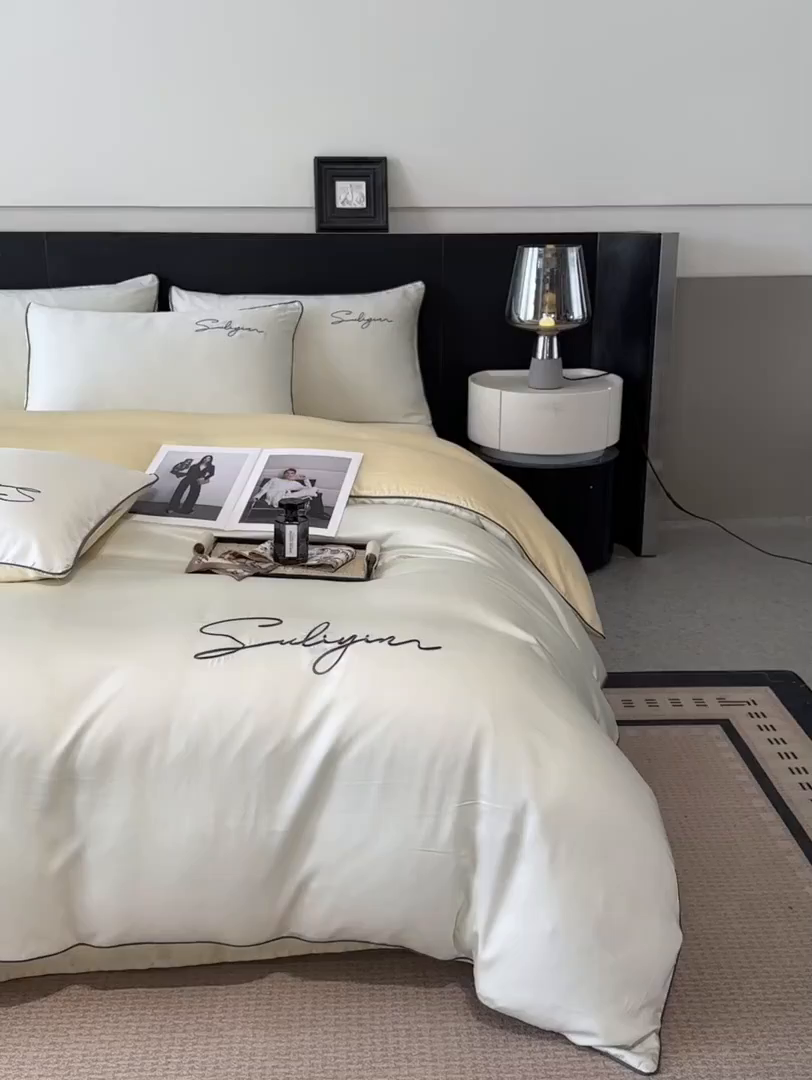 91家纺网 家纺一手货源 找家纺 美澳家纺 2026新款凉感水洗冰丝真丝刺绣双拼单被套四件套 米白黄