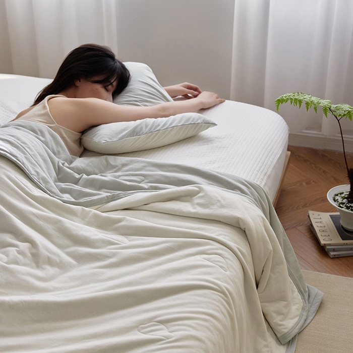 91家纺网 家纺一手货源 找家纺 风向标家纺 2026新款全棉云感针织棉双拼夏被夏凉被空调被 清欢白双拼