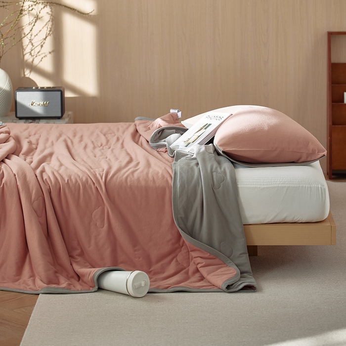 91家纺网 家纺一手货源 找家纺 风向标家纺 2026新款全棉云感针织棉双拼夏被夏凉被空调被 黛莎双拼