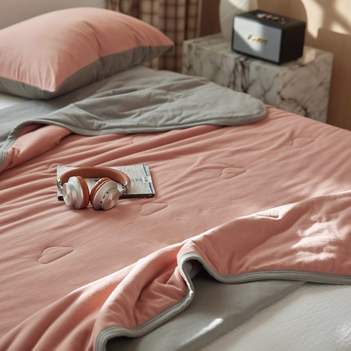 91家纺网 家纺一手货源 找家纺 风向标家纺 2026新款全棉云感针织棉双拼夏被夏凉被空调被 黛莎双拼