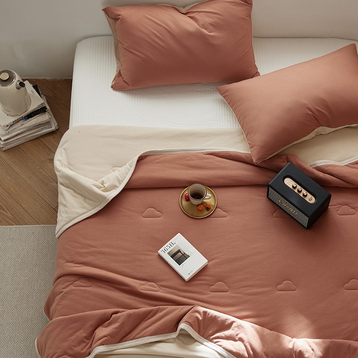 91家纺网 家纺一手货源 找家纺 风向标家纺 2026新款全棉云感针织棉双拼夏被夏凉被空调被 慕斯双拼