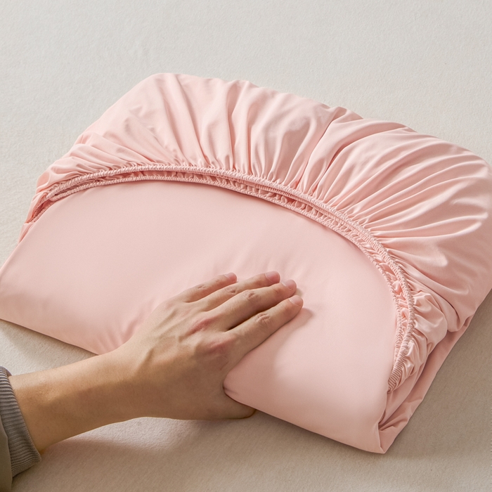 91家纺网 家纺一手货源 找家纺 鑫琪莱家纺 2026新款锦氨凉感床笠三件套Yoga系列 梦境粉