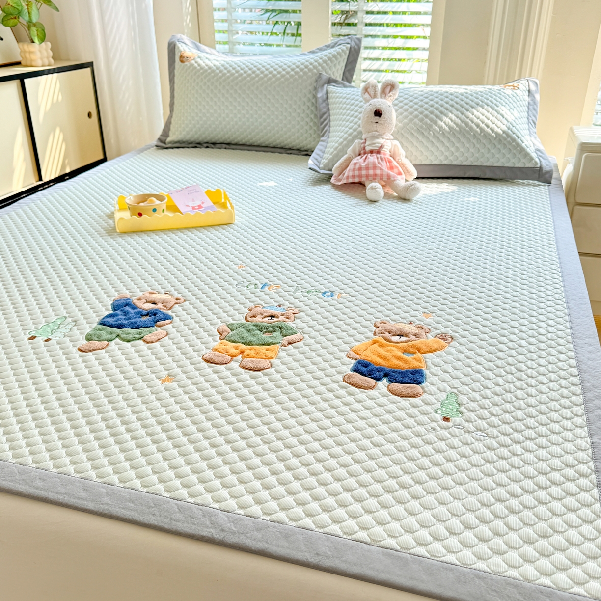 优贝家纺 2026新款高克重PE聚乙中分子复合凉感软席贴布绣凉席三件套 三只小熊