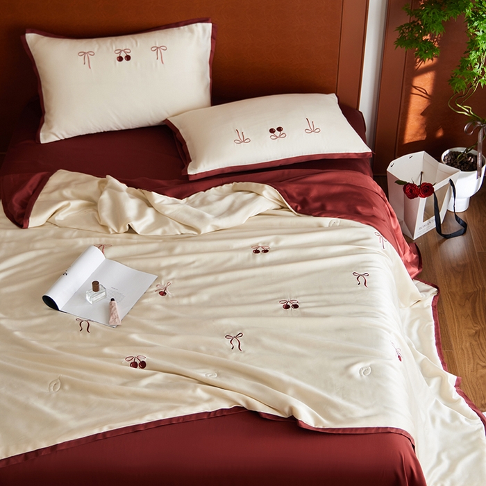 91家纺网 家纺一手货源 找家纺 风向标家纺 2026新款50s莱赛尔天丝夏被四件套-拼边红色系列 夏被-红色蝴蝶结