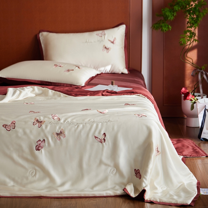 91家纺网 家纺一手货源 找家纺 风向标家纺 2026新款50s莱赛尔天丝夏被四件套-拼边红色系列 夏被-绮梦红蝶