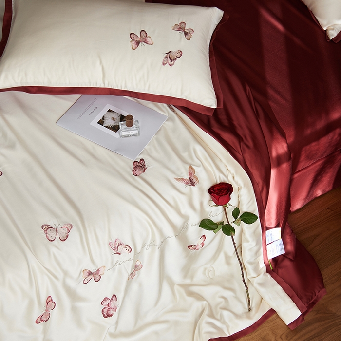 91家纺网 家纺一手货源 找家纺 风向标家纺 2026新款50s莱赛尔天丝夏被四件套-拼边红色系列 夏被-绮梦红蝶