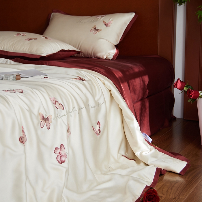 91家纺网 家纺一手货源 找家纺 风向标家纺 2026新款50s莱赛尔天丝夏被四件套-拼边红色系列 夏被-绮梦红蝶