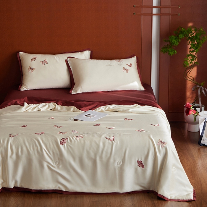 91家纺网 家纺一手货源 找家纺 风向标家纺 2026新款50s莱赛尔天丝夏被四件套-拼边红色系列 夏被-绮梦红蝶