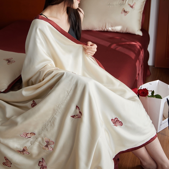 91家纺网 家纺一手货源 找家纺 风向标家纺 2026新款50s莱赛尔天丝夏被四件套-拼边红色系列 夏被-绮梦红蝶