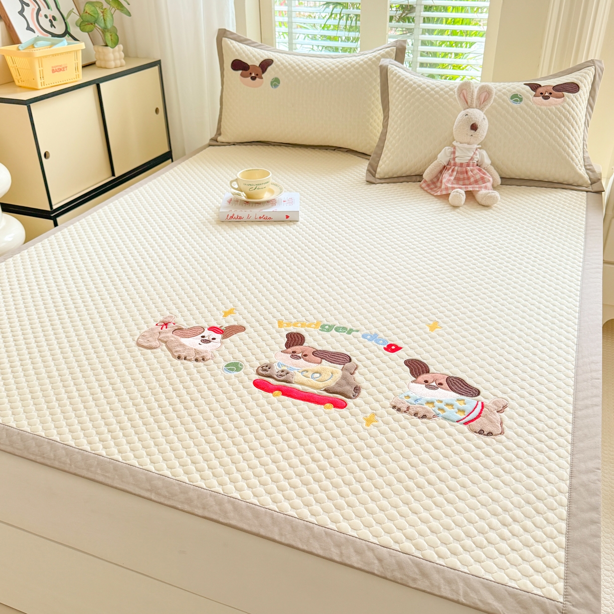 优贝家纺 2026新款高克重PE聚乙中分子复合凉感软席贴布绣凉席三件套 腊肠狗