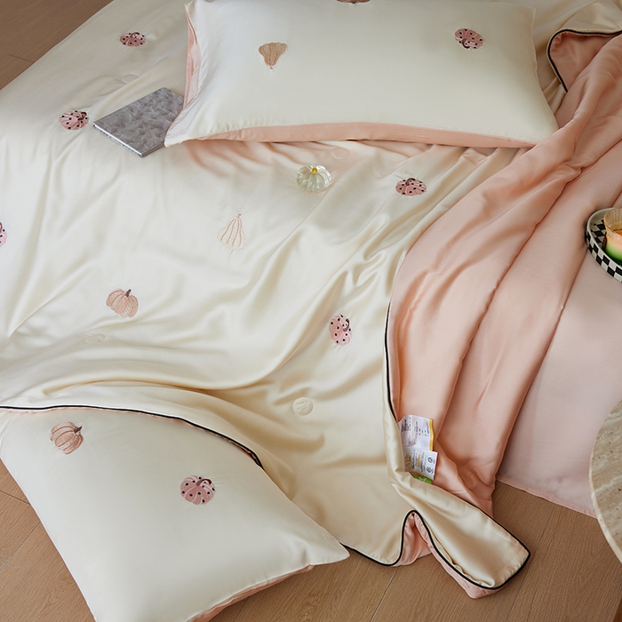 91家纺网 家纺一手货源 找家纺 风向标家纺 2026新款50莱赛尔天丝夏被四件套（嵌绳款） 草间南瓜