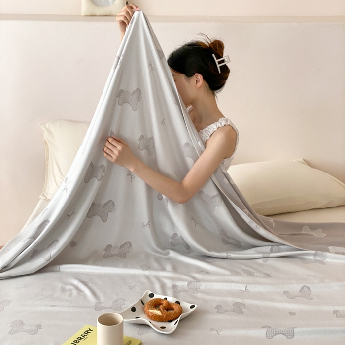 91家纺网 家纺一手货源 找家纺 麻依 2026新款竹纤维单层毛巾被盖毯夏凉被冷感毯 小马-灰色