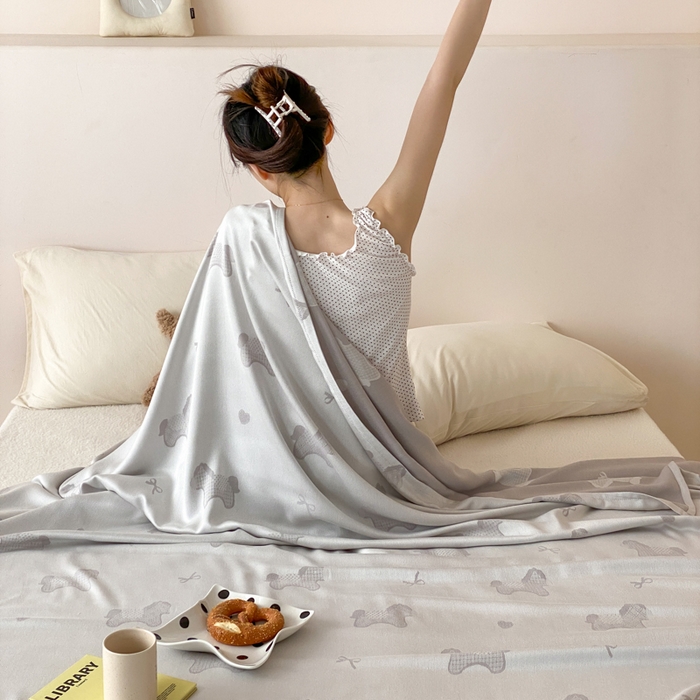 91家纺网 家纺一手货源 找家纺 麻依 2026新款竹纤维单层毛巾被盖毯夏凉被冷感毯 小马-灰色