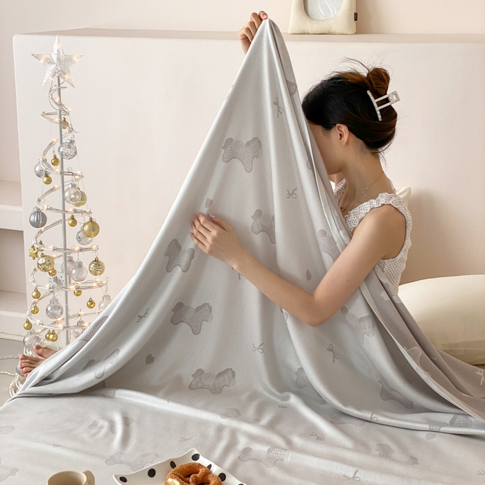 91家纺网 家纺一手货源 找家纺 麻依 2026新款竹纤维单层毛巾被盖毯夏凉被冷感毯 小马-灰色