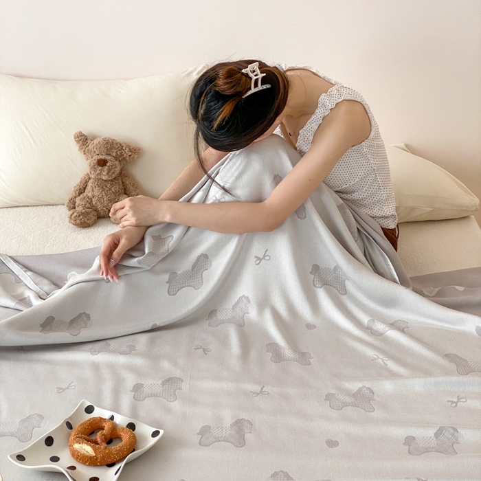 91家纺网 家纺一手货源 找家纺 麻依 2026新款竹纤维单层毛巾被盖毯夏凉被冷感毯 小马-灰色