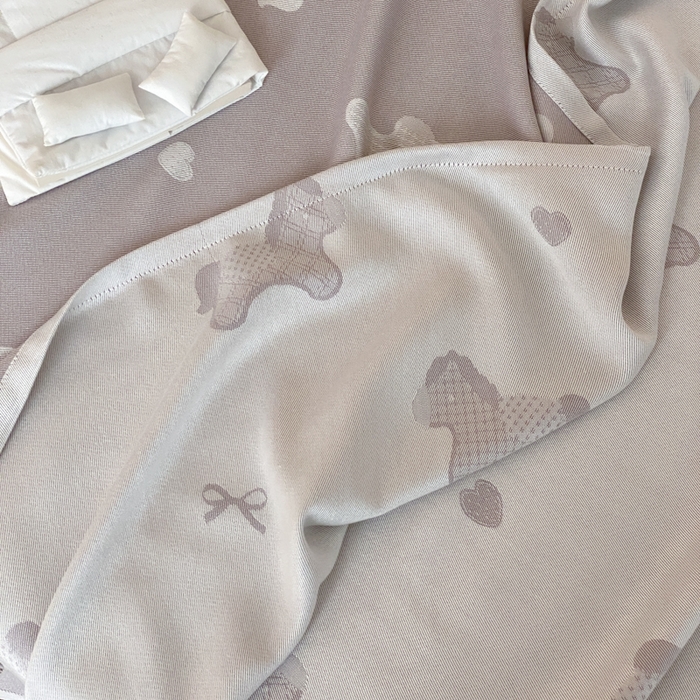 91家纺网 家纺一手货源 找家纺 麻依 2026新款竹纤维单层毛巾被盖毯夏凉被冷感毯 小马-灰色