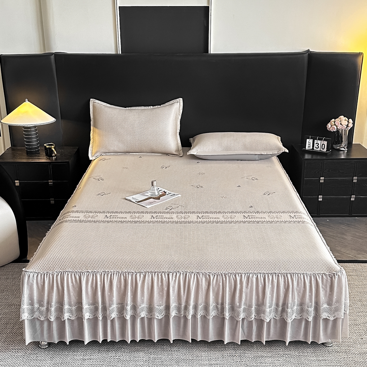 91家纺网 家纺一手货源 找家纺 栩裕纺织 2026新款清纱菱纹床裙款豆豆席凉席 蝴蝶结咖