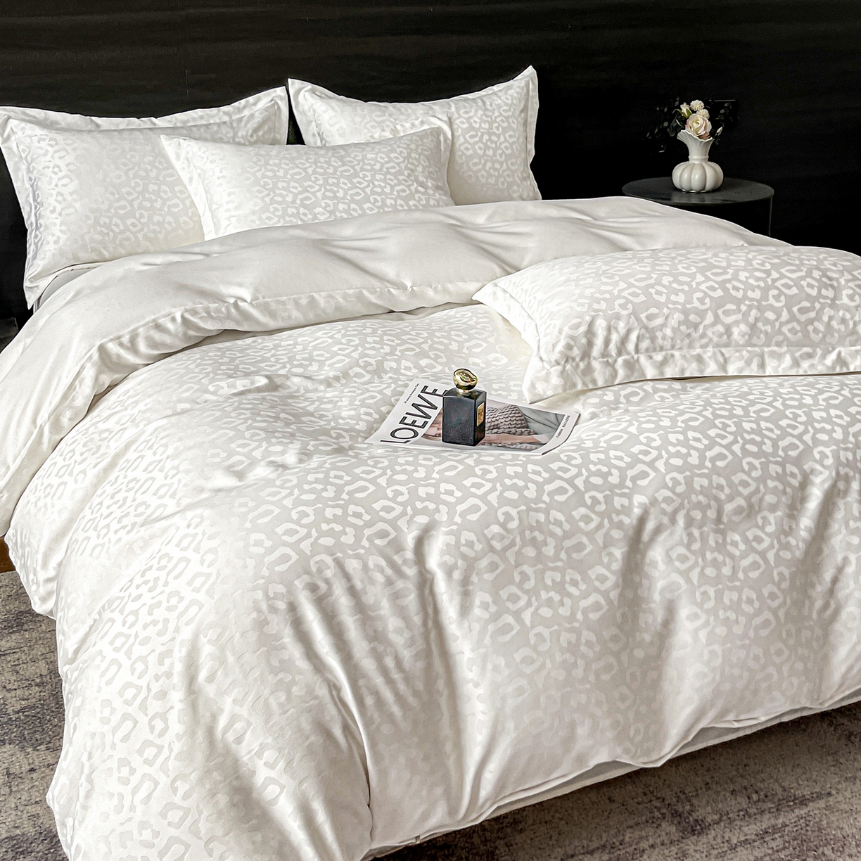 91家纺网 家纺一手货源 找家纺 逸尚阁 2026新款水洗真丝提花四件套 豹纹·白