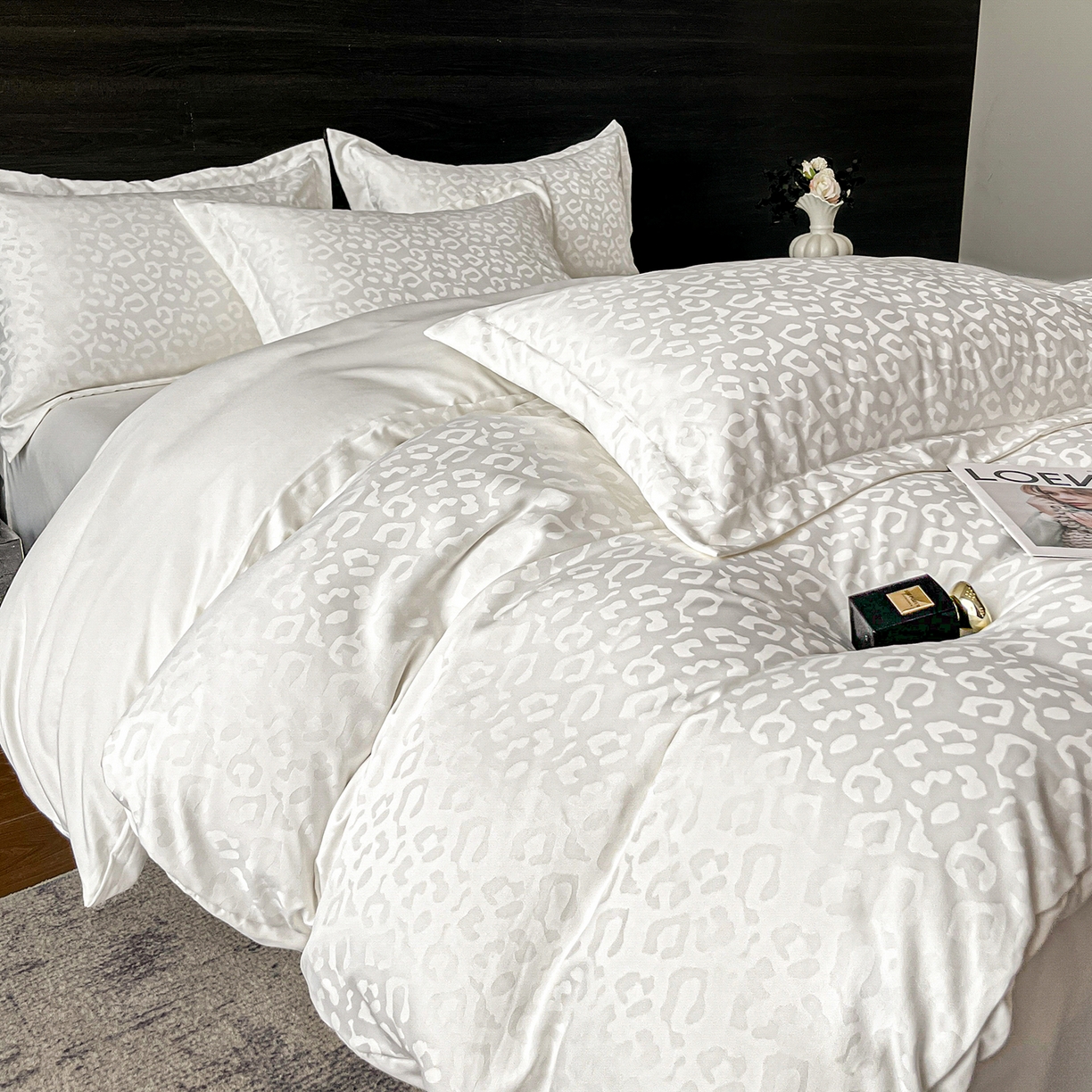 91家纺网 家纺一手货源 找家纺 逸尚阁 2026新款水洗真丝提花四件套 豹纹·白