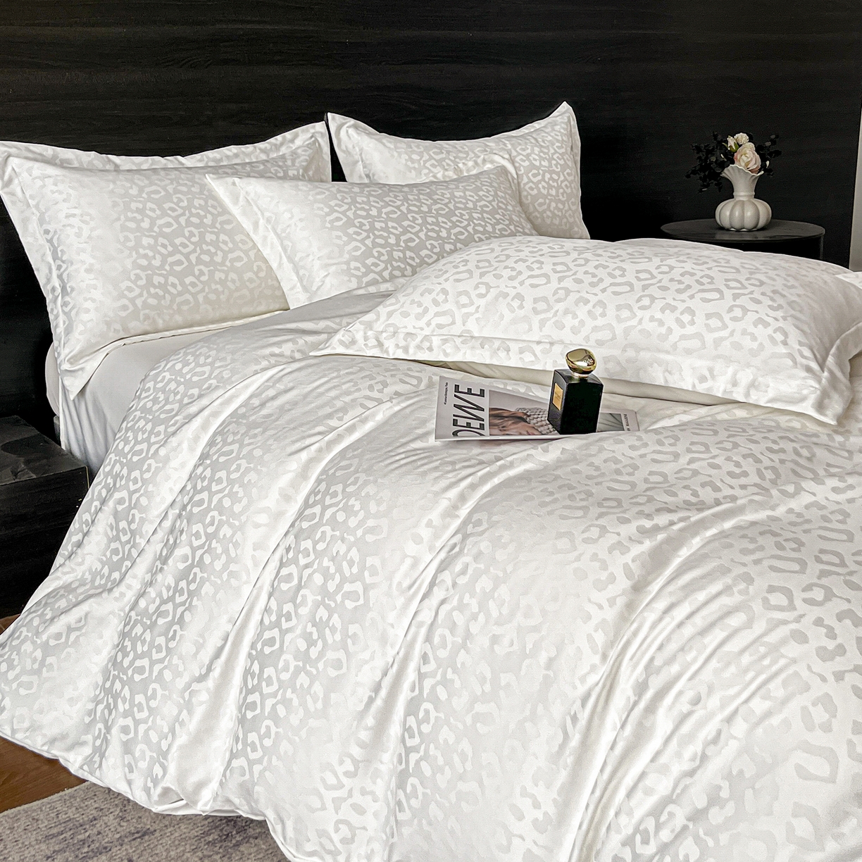 91家纺网 家纺一手货源 找家纺 逸尚阁 2026新款水洗真丝提花四件套 豹纹·白