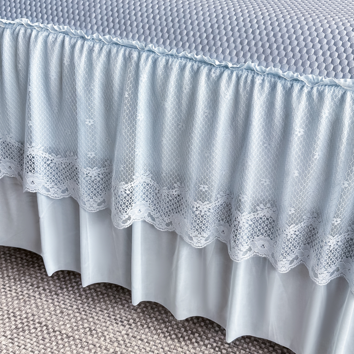 91家纺网 家纺一手货源 找家纺 栩裕纺织 2026新款清纱菱纹床裙款豆豆席凉席 蝴蝶结蓝