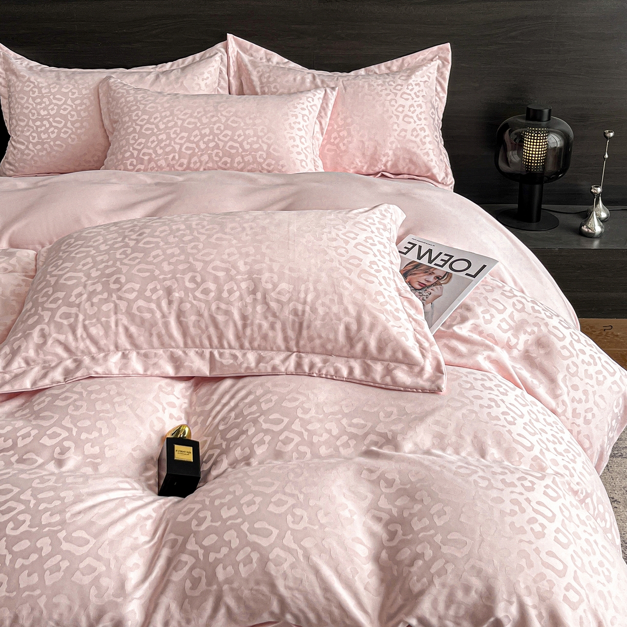 91家纺网 家纺一手货源 找家纺 逸尚阁 2026新款水洗真丝提花四件套 豹纹·粉