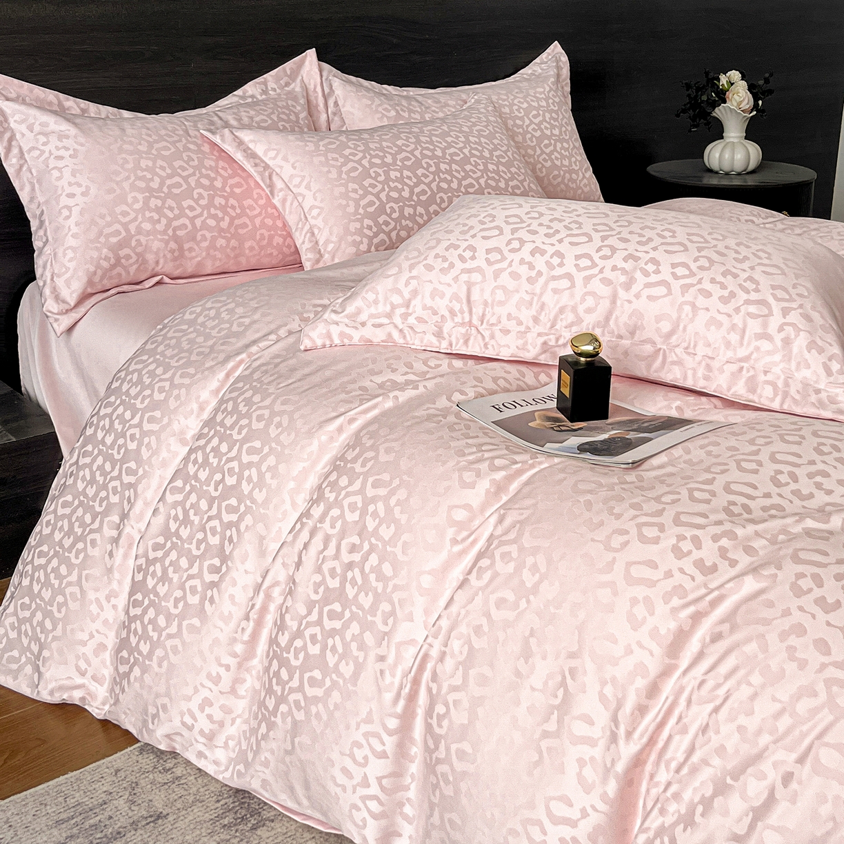 91家纺网 家纺一手货源 找家纺 逸尚阁 2026新款水洗真丝提花四件套 豹纹·粉