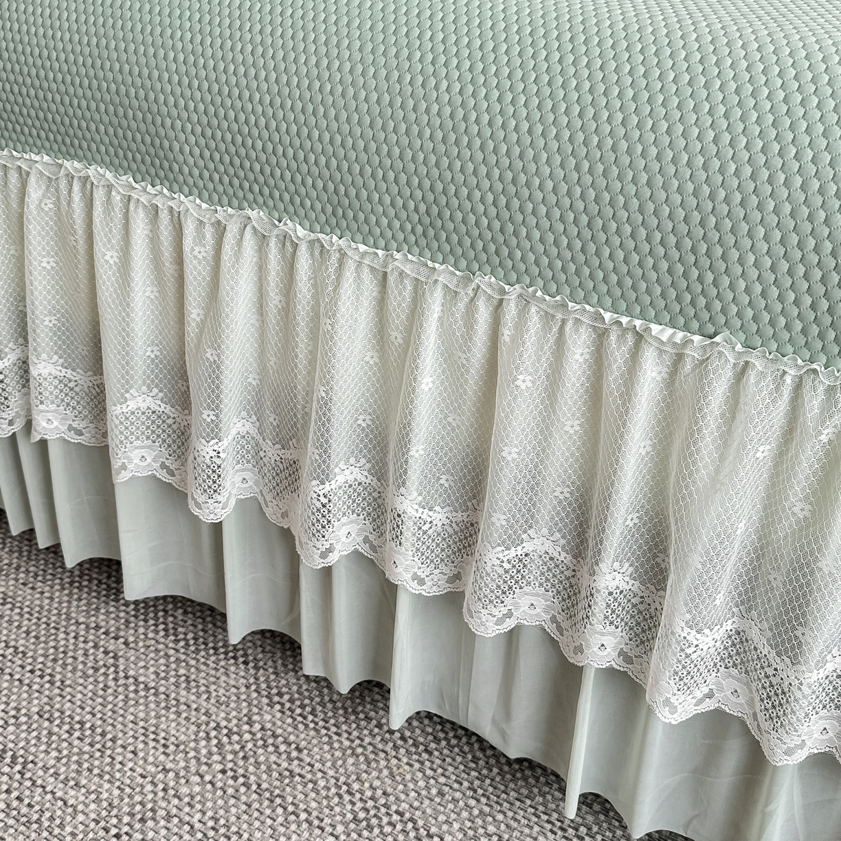 91家纺网 家纺一手货源 找家纺 栩裕纺织 2026新款清纱菱纹床裙款豆豆席凉席 蝴蝶结绿