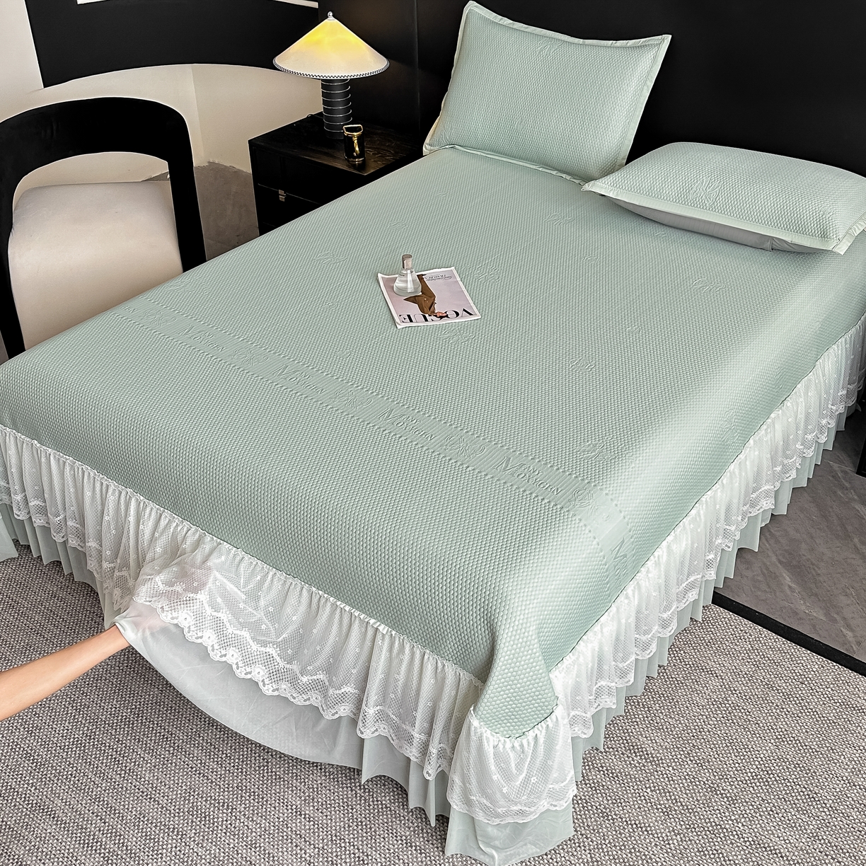 91家纺网 家纺一手货源 找家纺 栩裕纺织 2026新款清纱菱纹床裙款豆豆席凉席 蝴蝶结绿