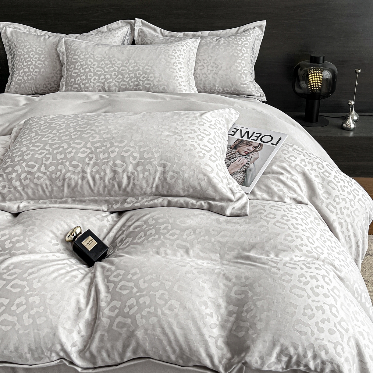 91家纺网 家纺一手货源 找家纺 逸尚阁 2026新款水洗真丝提花四件套 豹纹·灰