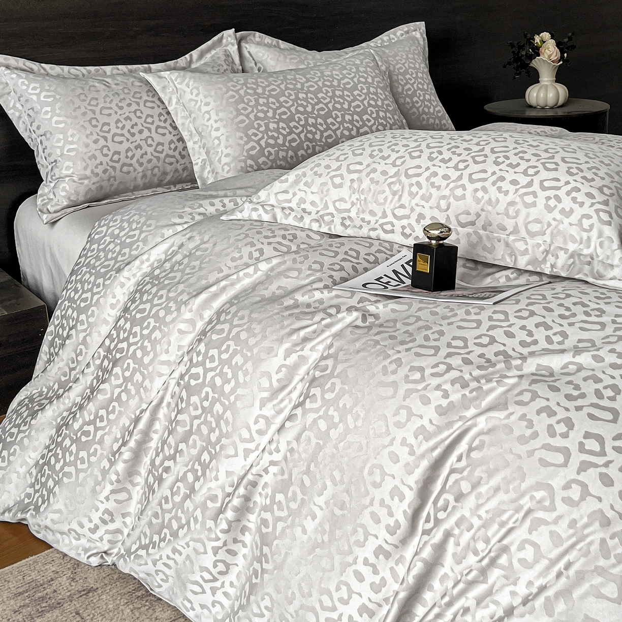 91家纺网 家纺一手货源 找家纺 逸尚阁 2026新款水洗真丝提花四件套 豹纹·灰