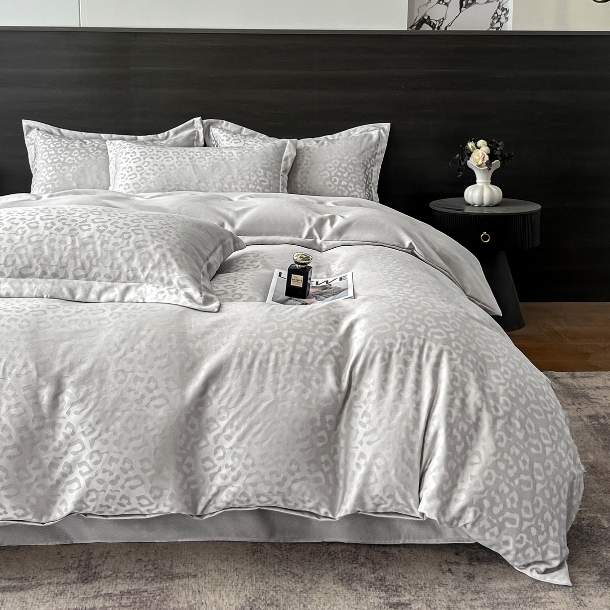 91家纺网 家纺一手货源 找家纺 逸尚阁 2026新款水洗真丝提花四件套 豹纹·灰