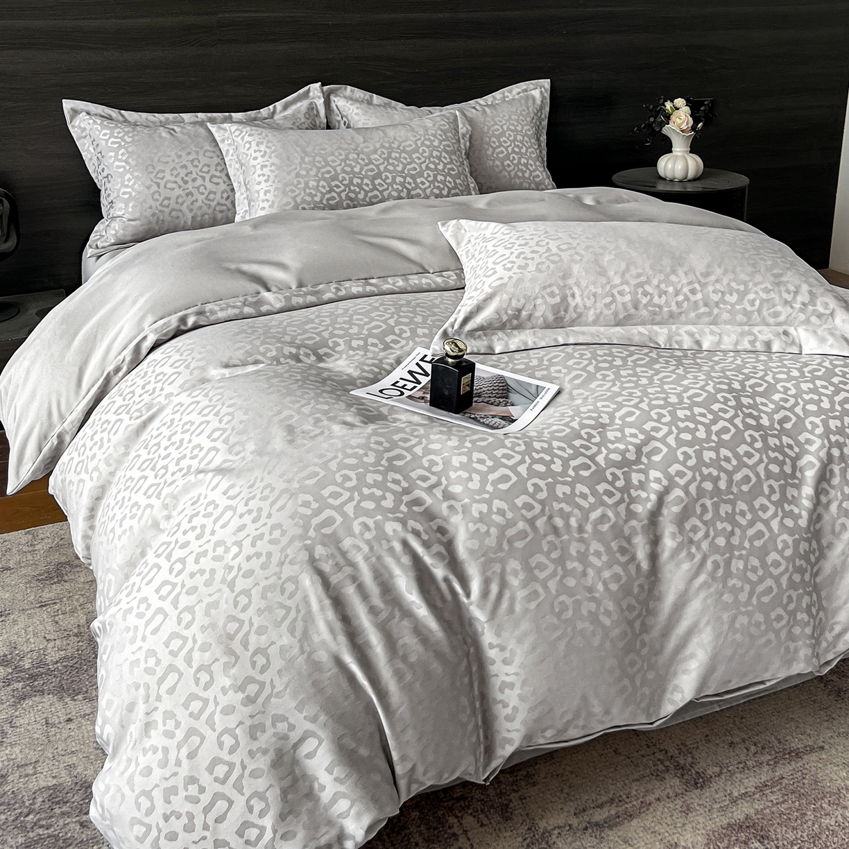 91家纺网 家纺一手货源 找家纺 逸尚阁 2026新款水洗真丝提花四件套 豹纹·灰