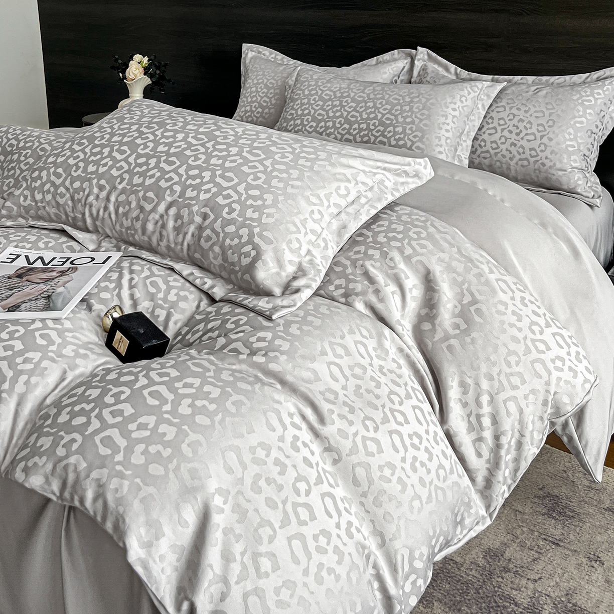 91家纺网 家纺一手货源 找家纺 逸尚阁 2026新款水洗真丝提花四件套 豹纹·灰