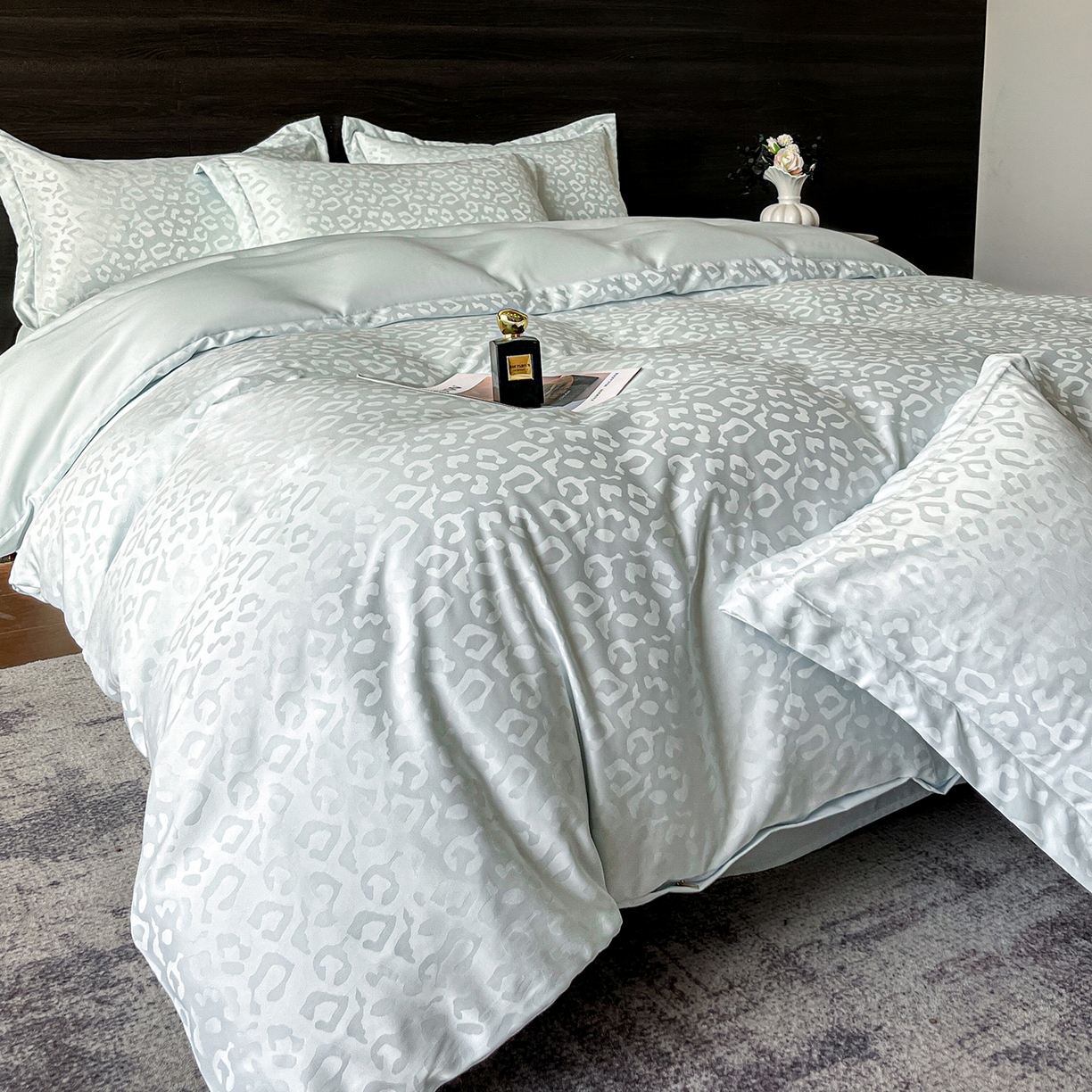 91家纺网 家纺一手货源 找家纺 逸尚阁 2026新款水洗真丝提花四件套 豹纹·蓝