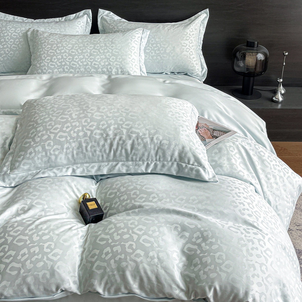 91家纺网 家纺一手货源 找家纺 逸尚阁 2026新款水洗真丝提花四件套 豹纹·蓝