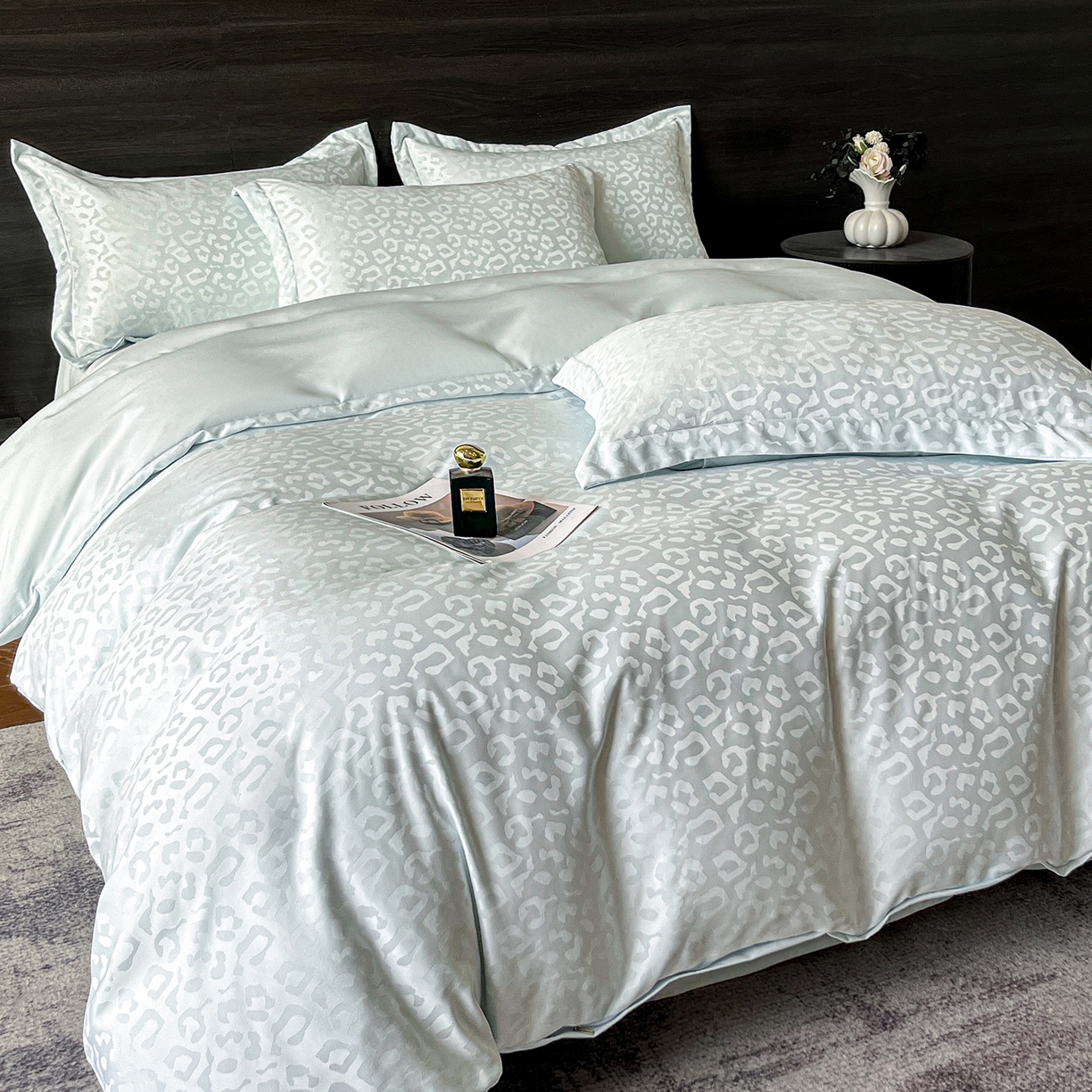 91家纺网 家纺一手货源 找家纺 逸尚阁 2026新款水洗真丝提花四件套 豹纹·蓝