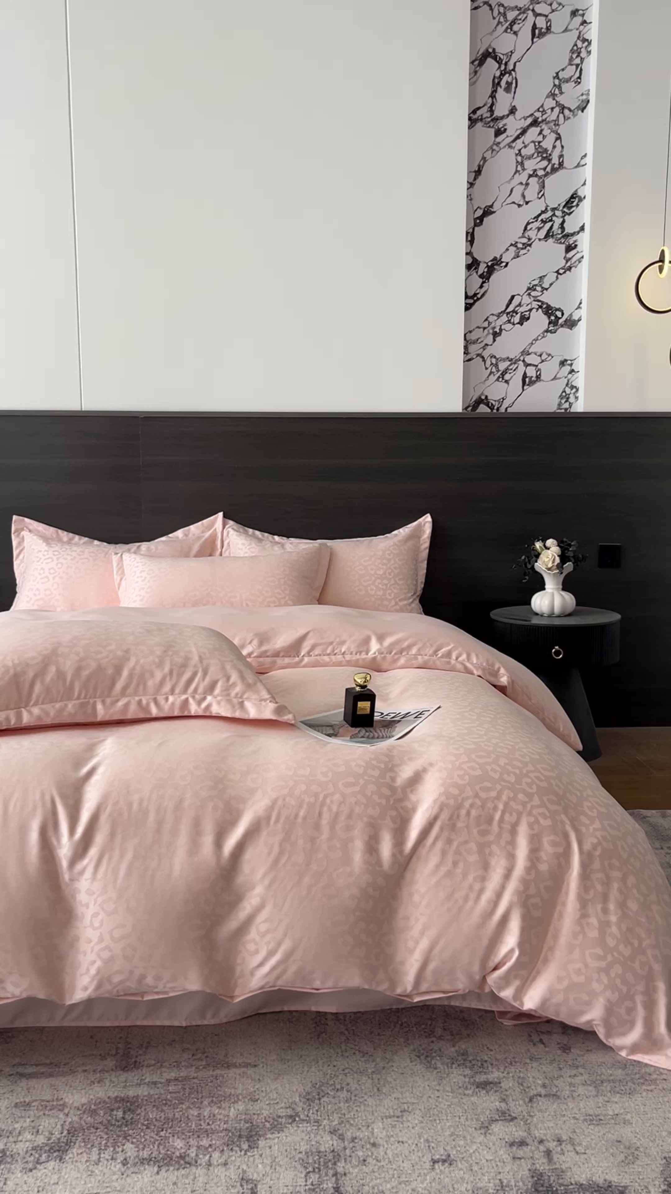 91家纺网 家纺一手货源 找家纺 逸尚阁 2026新款水洗真丝提花四件套 豹纹·蓝