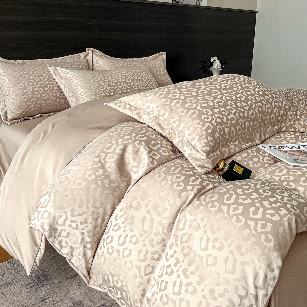 91家纺网 家纺一手货源 找家纺 逸尚阁 2026新款水洗真丝提花四件套 豹纹·香槟色