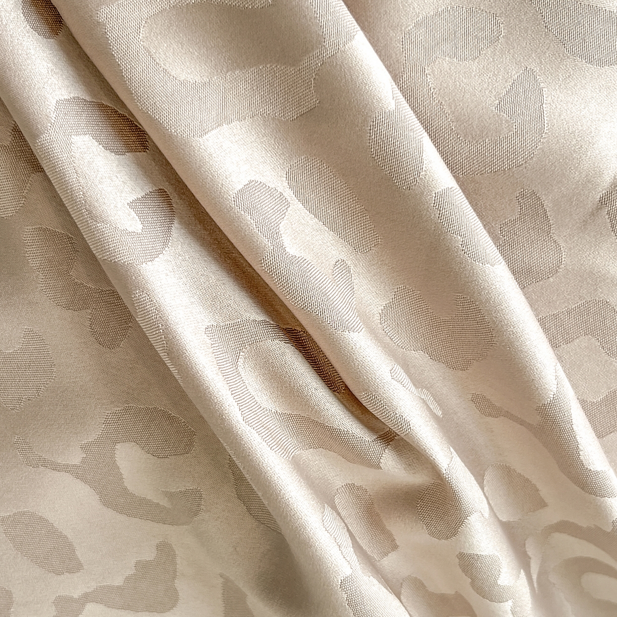 91家纺网 家纺一手货源 找家纺 逸尚阁 2026新款水洗真丝提花四件套 豹纹·香槟色