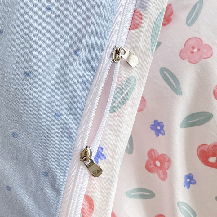 91家纺网 家纺一手货源 找家纺 宇彬家纺 2026直播新款13372A类全棉纯棉印花单双人被套喷气小清新简约热款学生被罩 精灵花-粉