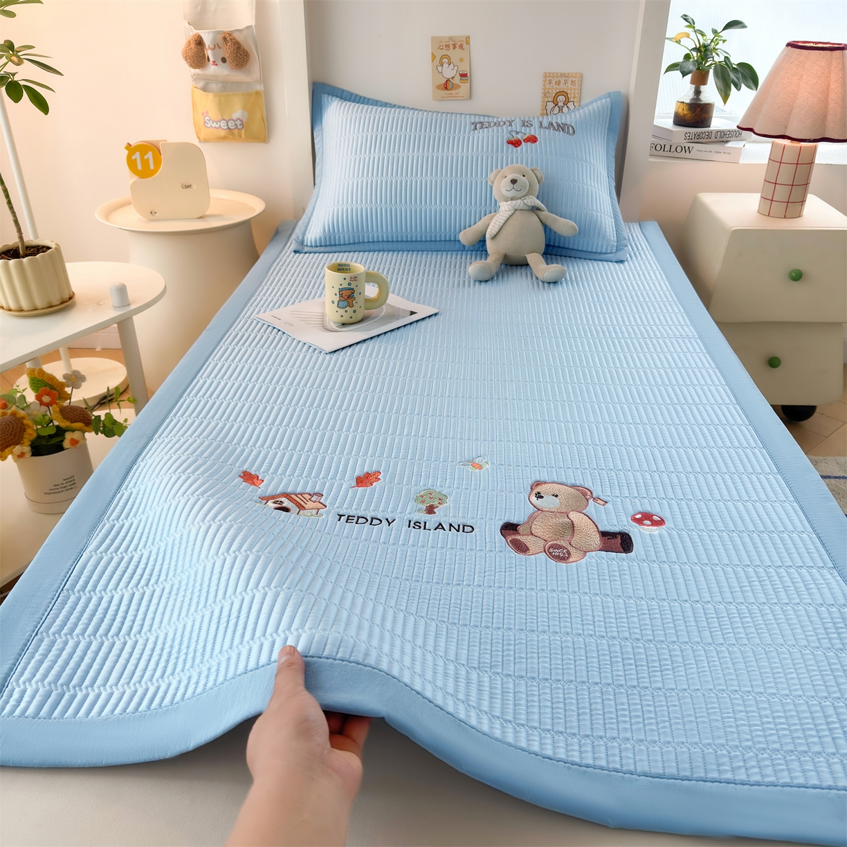 91家纺网 家纺一手货源 找家纺 源舍家纺 2026新款泰迪爱兰系列学生床冰豆豆凉席空调软席 蓝屿泰迪-蓝