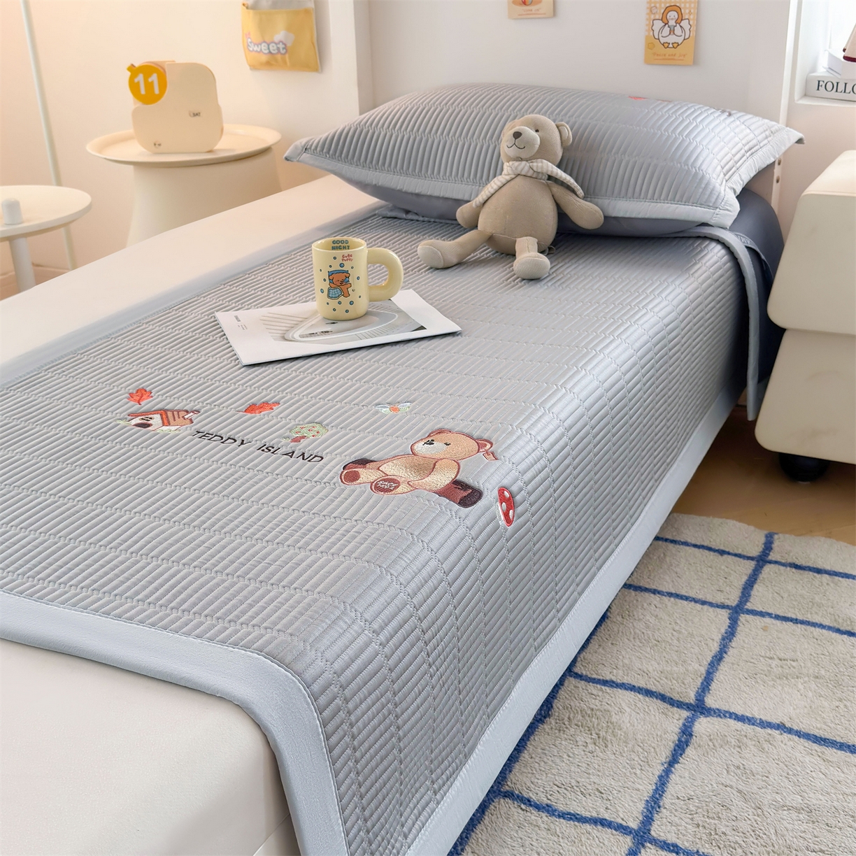 91家纺网 家纺一手货源 找家纺 源舍家纺 2026新款泰迪爱兰系列学生床冰豆豆凉席空调软席 蓝屿泰迪-灰