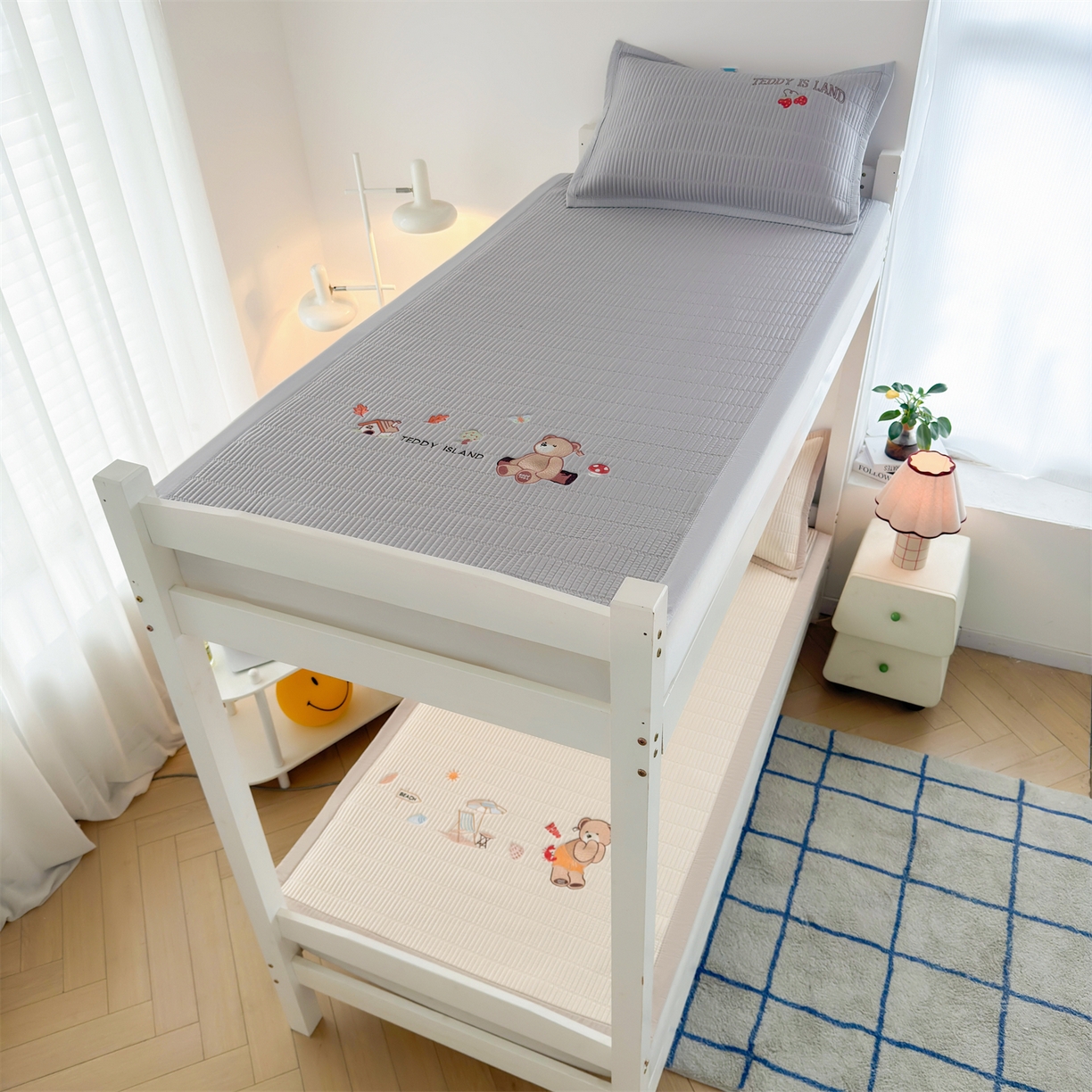 91家纺网 家纺一手货源 找家纺 源舍家纺 2026新款泰迪爱兰系列学生床冰豆豆凉席空调软席 蓝屿泰迪-灰