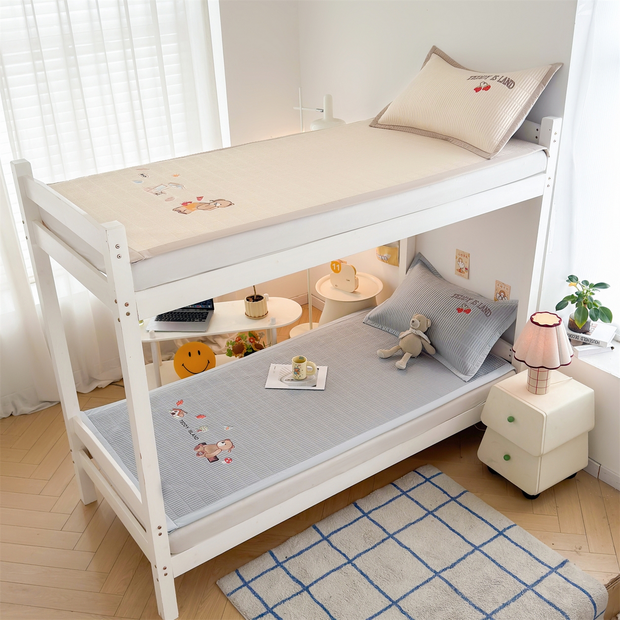 91家纺网 家纺一手货源 找家纺 源舍家纺 2026新款泰迪爱兰系列学生床冰豆豆凉席空调软席 蓝屿泰迪-灰