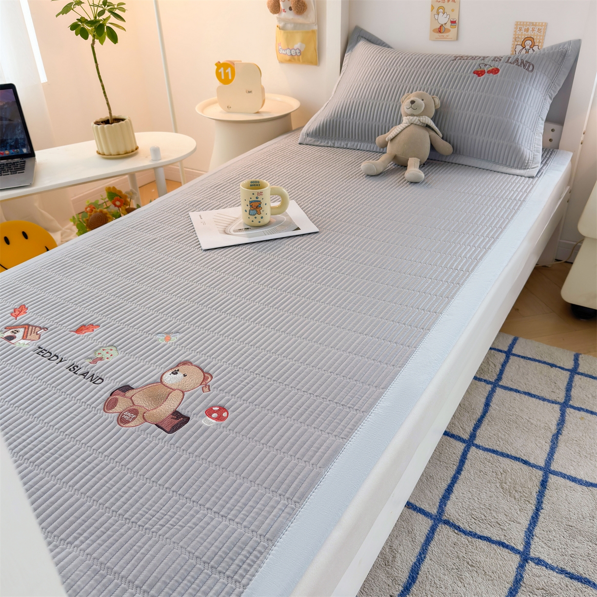 91家纺网 家纺一手货源 找家纺 源舍家纺 2026新款泰迪爱兰系列学生床冰豆豆凉席空调软席 蓝屿泰迪-灰