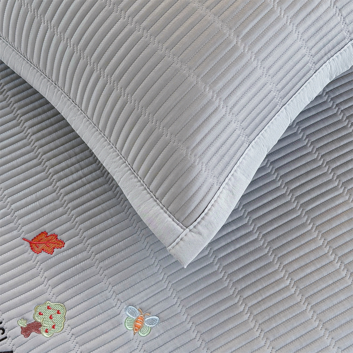 91家纺网 家纺一手货源 找家纺 源舍家纺 2026新款泰迪爱兰系列学生床冰豆豆凉席空调软席 蓝屿泰迪-灰