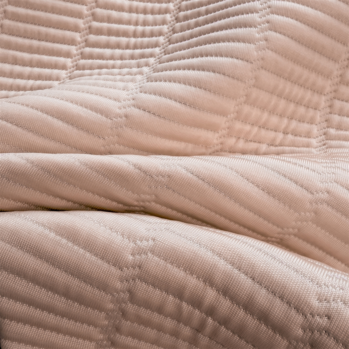 91家纺网 家纺一手货源 找家纺 源舍家纺 2026新款A类高端刺绣pe乙纶冰豆豆席空调软席爱兰系列正版授权（提供买家秀） 粉莓熊眠-粉 床笠款