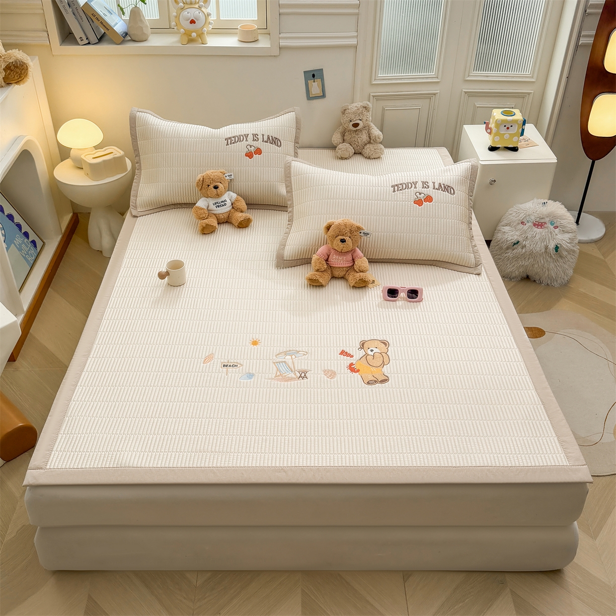 91家纺网 家纺一手货源 找家纺 源舍家纺 2026新款A类高端刺绣pe乙纶冰豆豆席空调软席爱兰系列正版授权（提供买家秀） 青屿熊语-米白 床席款